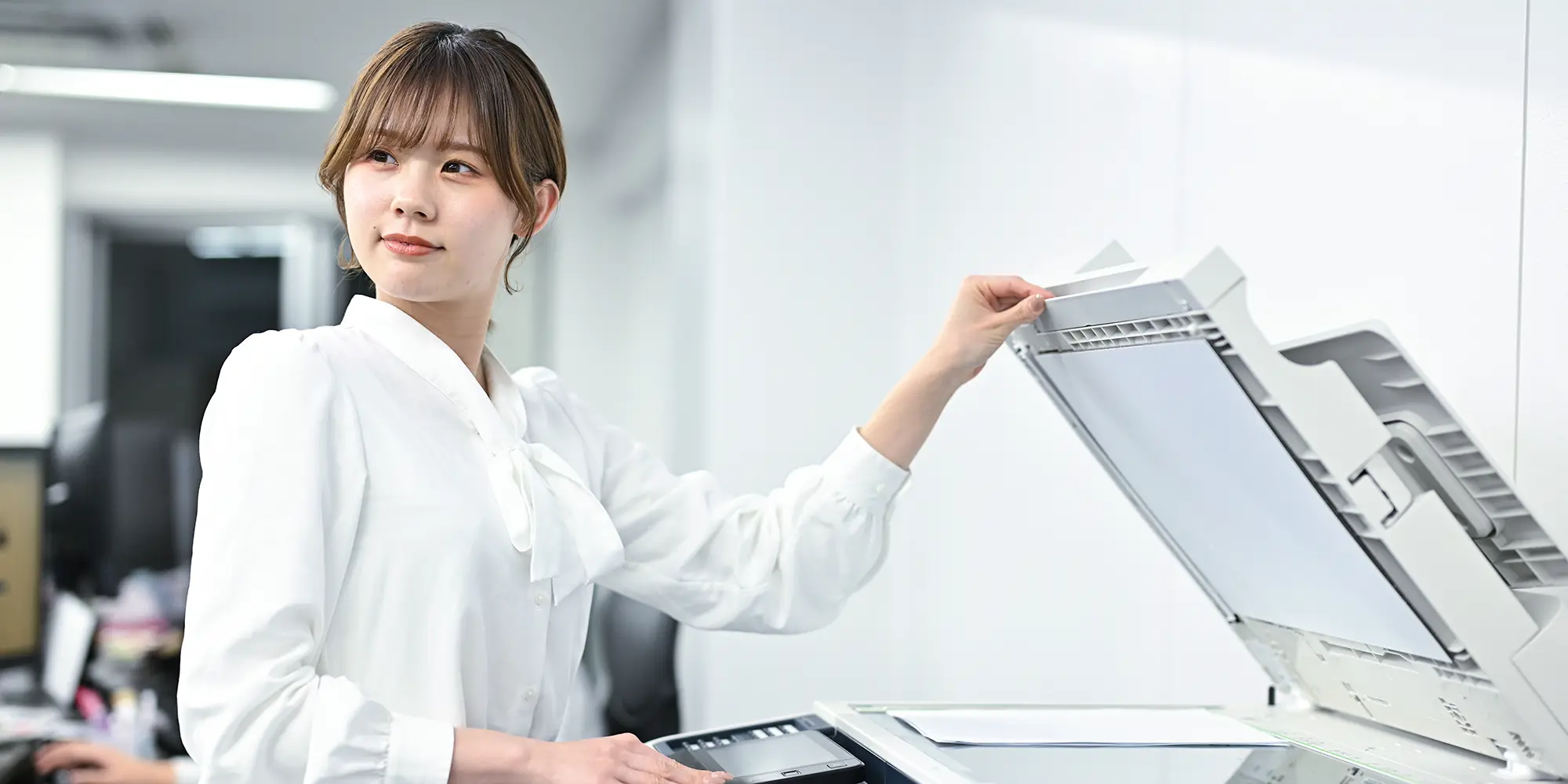 仕事をする女性